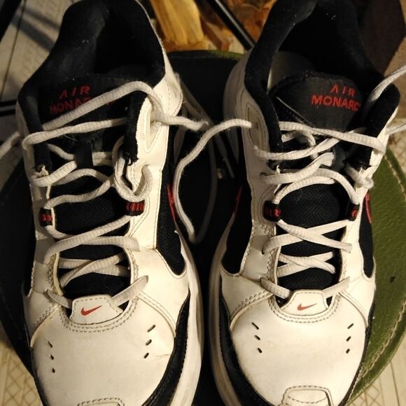 Nike Air Monarch shoes - Picture 1 of 5
